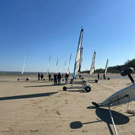 아파트 At 2 Min Walk From The