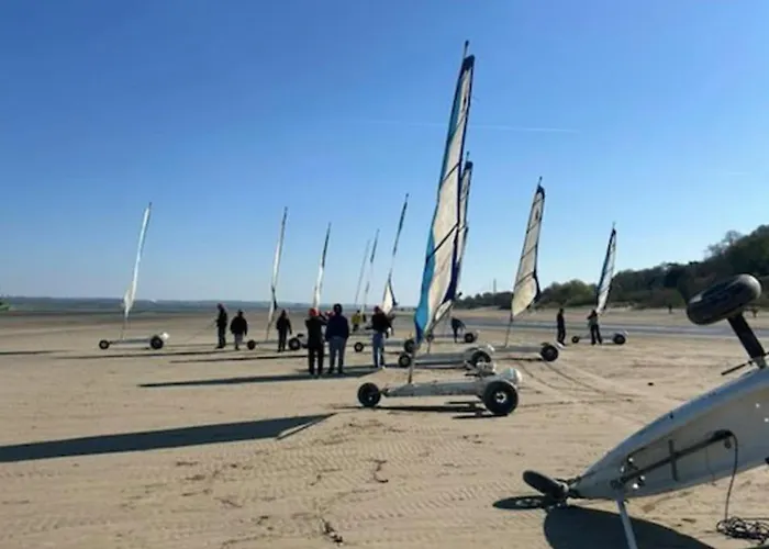 아파트 At 2 Min Walk From The