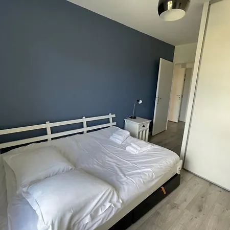 Apartment At 2 Min Walk From The *