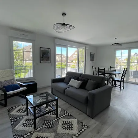 Apartamento At 2 Min Walk From The Bénerville-sur-Mer