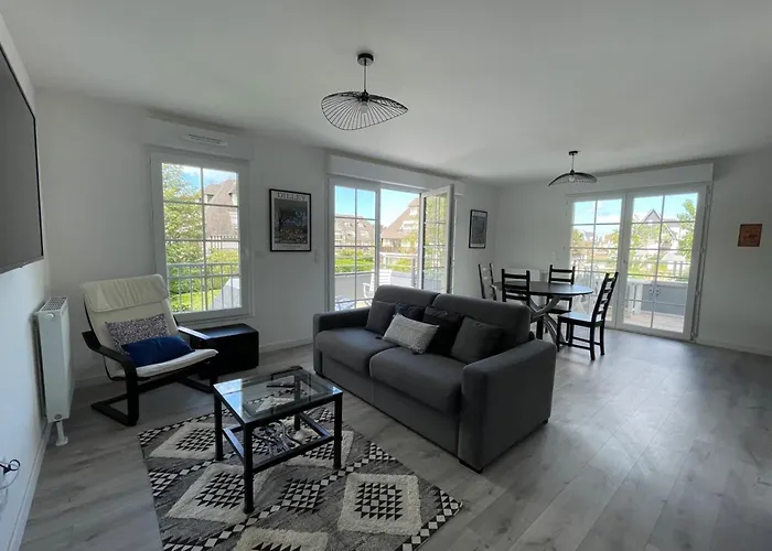 Apartamento At 2 Min Walk From The Bénerville-sur-Mer